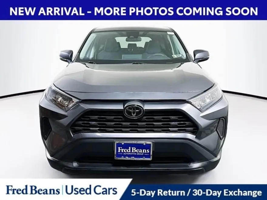 2022 Toyota RAV4 LE photo 1