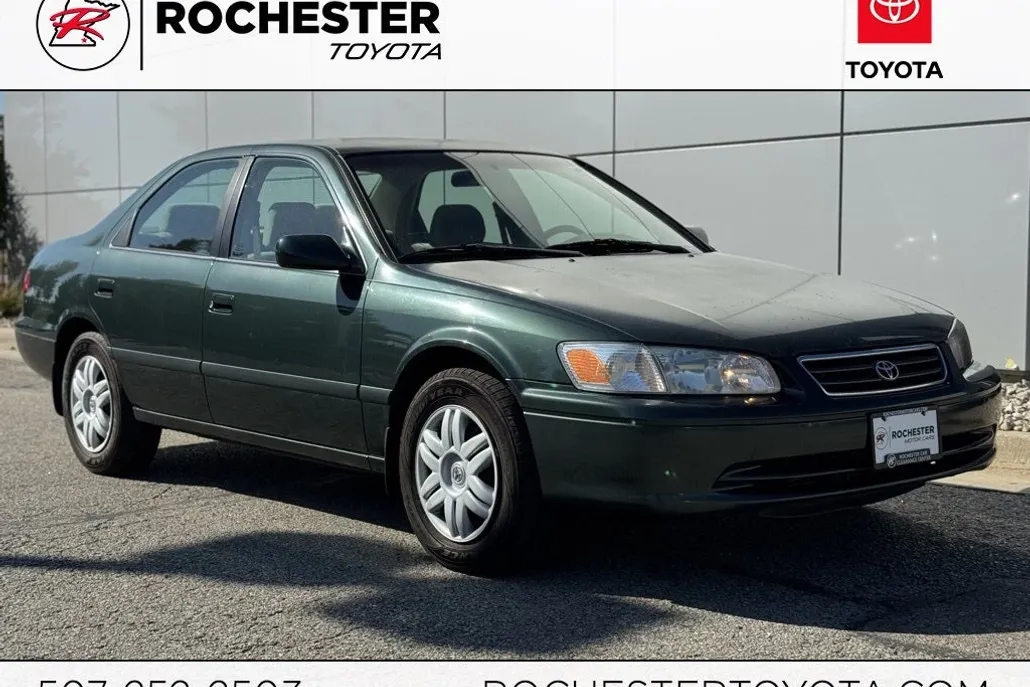 2001 Toyota Camry LE photo 1