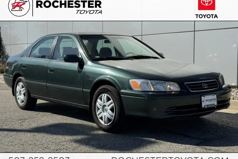 2001 Toyota Camry LE photo 1