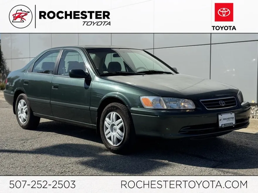 2001 Toyota Camry LE photo 1