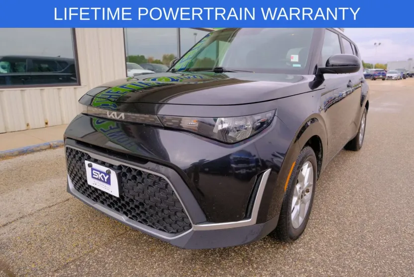 2023 Kia Soul LX photo 1
