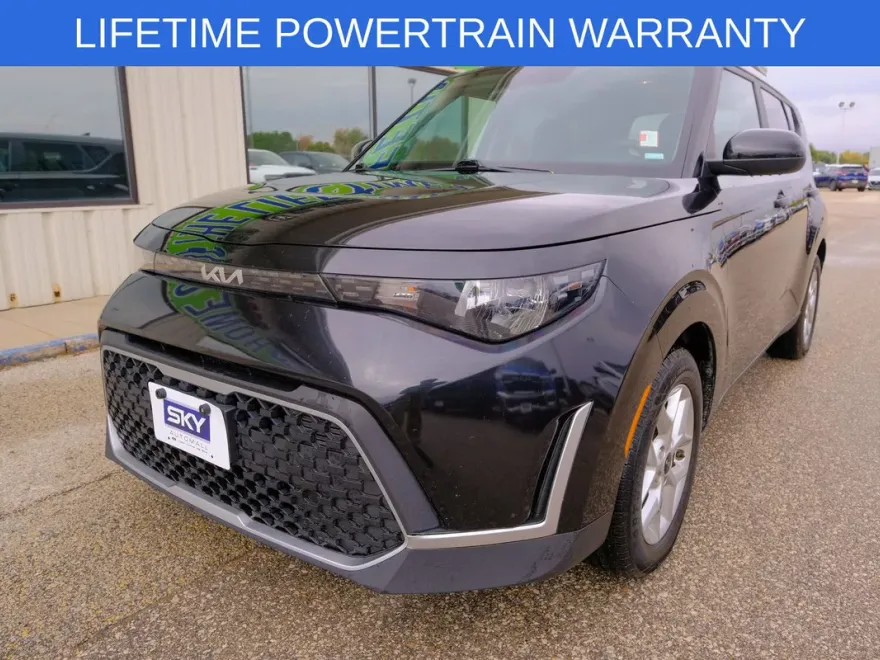 2023 Kia Soul LX photo 1