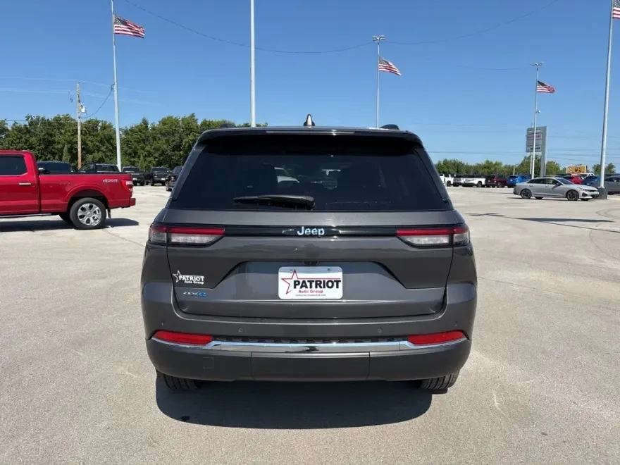 2024 Jeep Cherokee 4xe photo 1