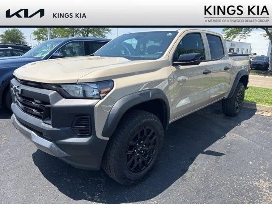 2023 Chevrolet Colorado Trail Boss photo 1