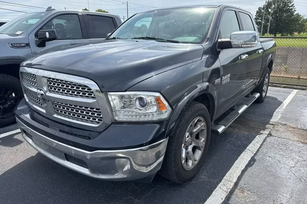 2017 Ram 1500 Laramie photo 1