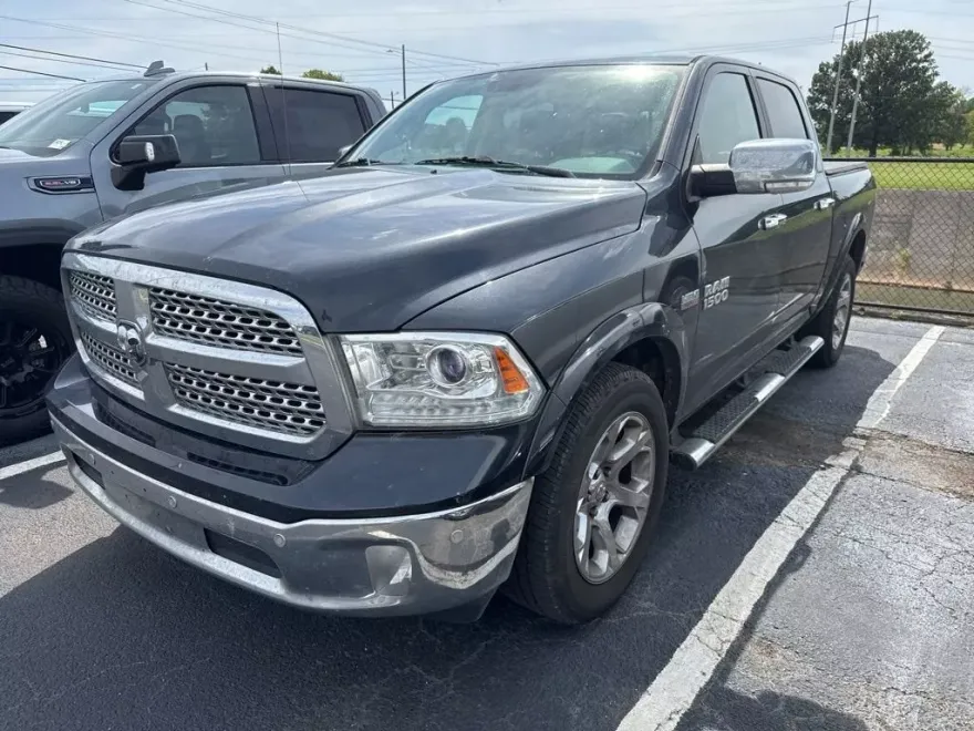 2017 Ram 1500 Laramie photo 1
