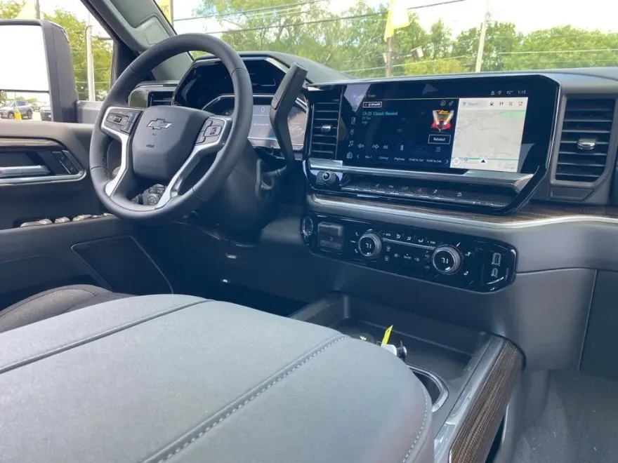 2025 Chevrolet Silverado 2500HD LT photo 1