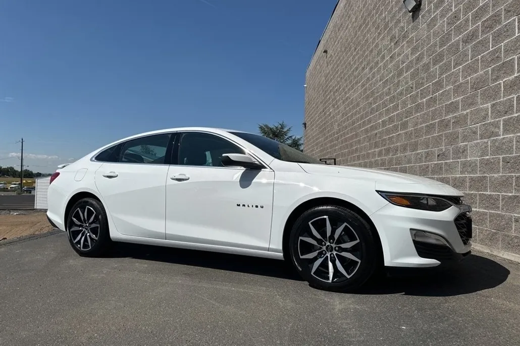 2025 Chevrolet Malibu RS photo 1
