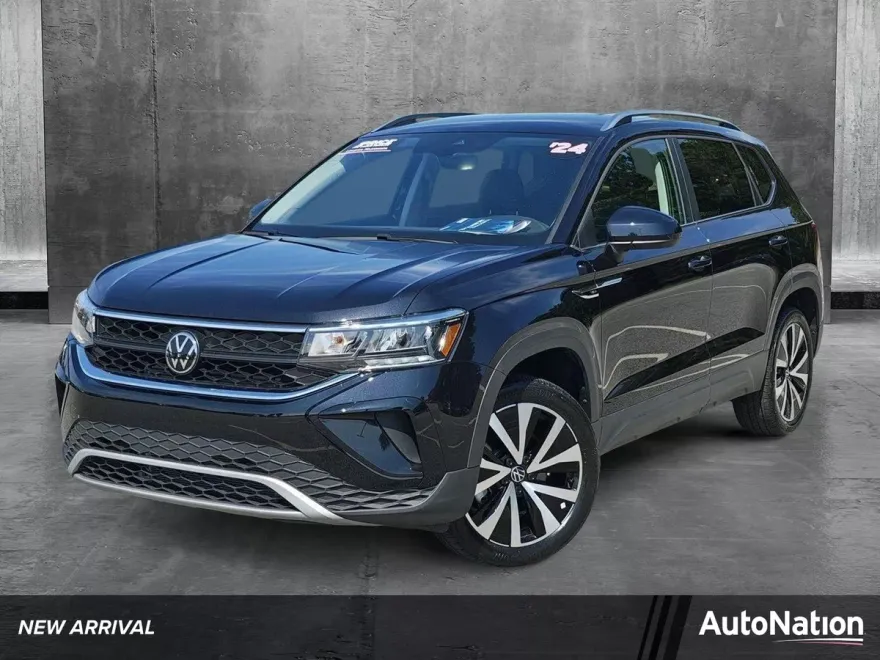 2024 Volkswagen Taos SE photo 1