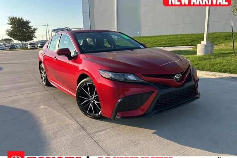 2024 Toyota Camry SE photo 1