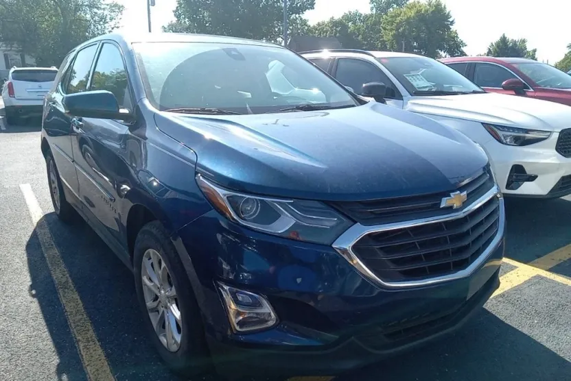 2020 Chevrolet Equinox LT photo 1