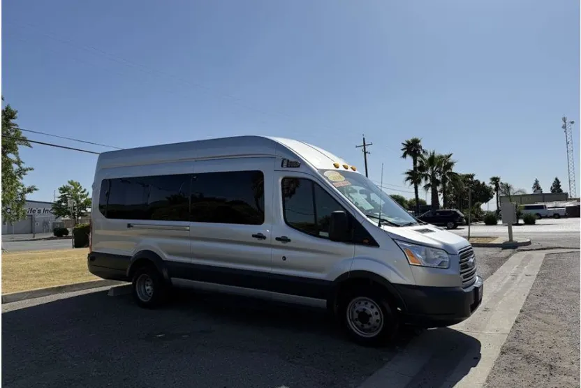 2018 Ford Transit Passenger XLT photo 1
