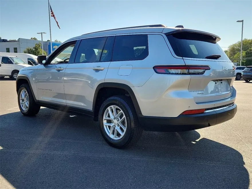 2023 Jeep Grand Cherokee Laredo photo 1