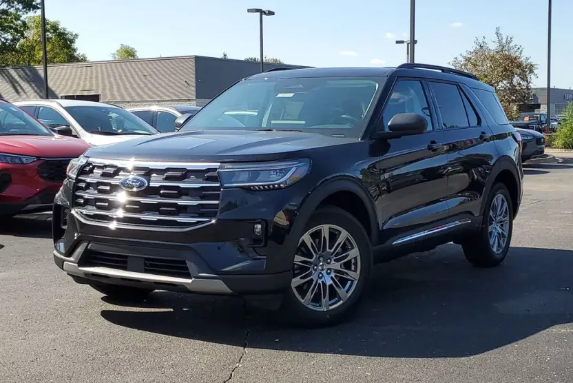 2025 Ford Explorer photo 1