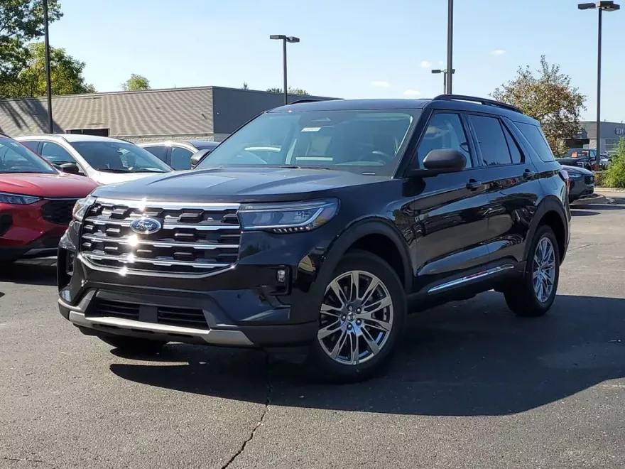 2025 Ford Explorer photo 1