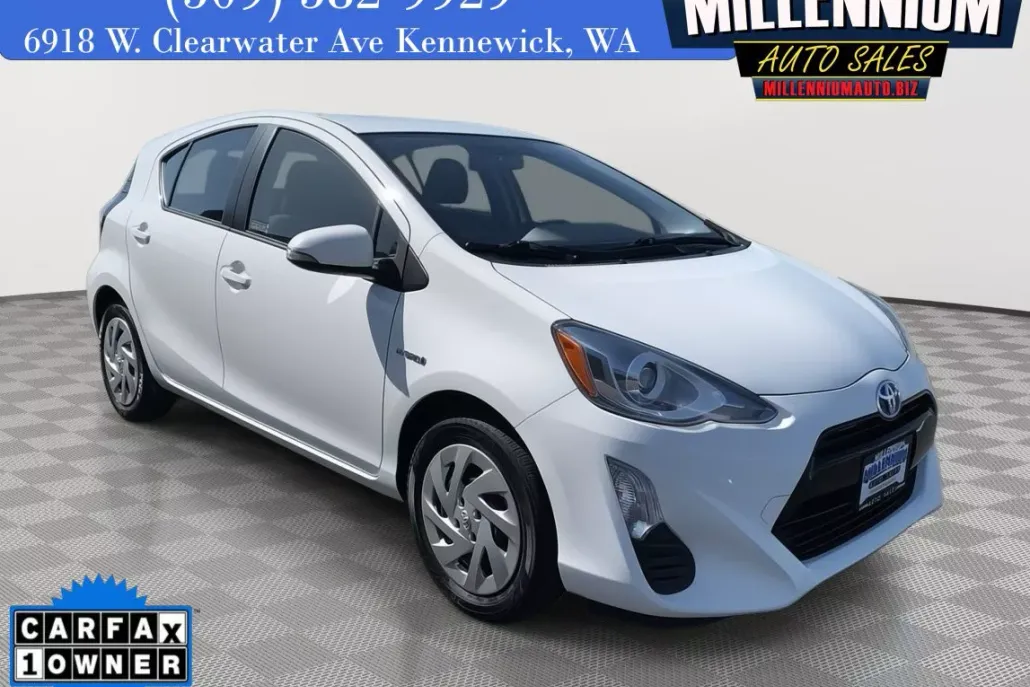 2016 Toyota Prius C Two photo 1