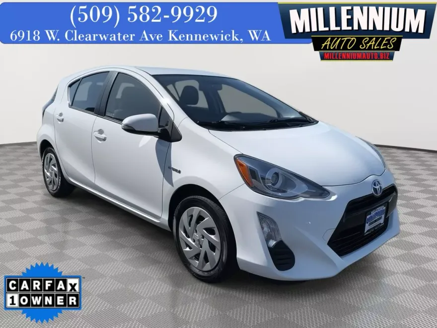 2016 Toyota Prius C Two photo 1