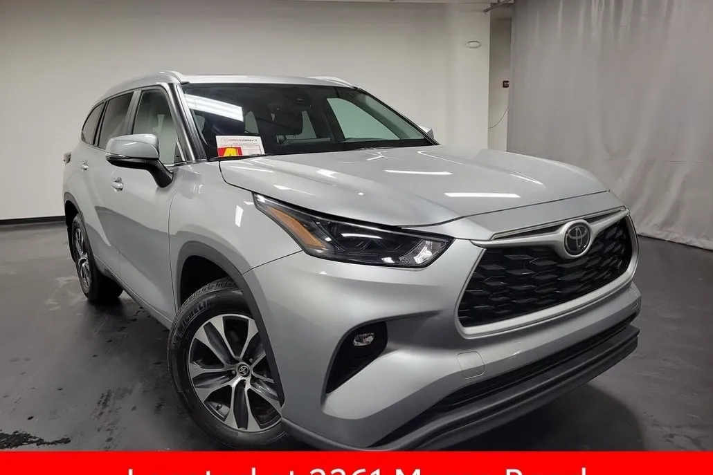 2024 Toyota Highlander XLE photo 1