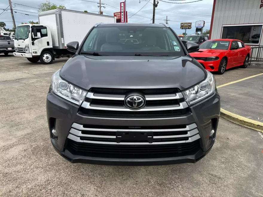 2019 Toyota Highlander XLE photo 1