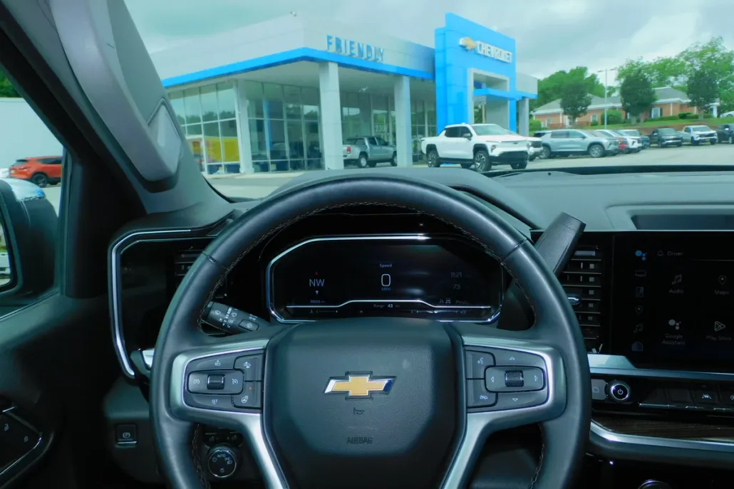 2023 Chevrolet Silverado 1500 LT photo 1