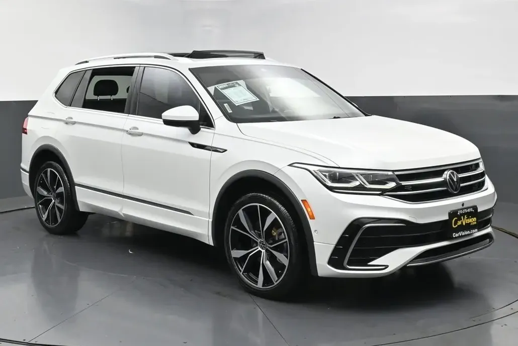 2022 Volkswagen Tiguan SEL R-Line photo 1