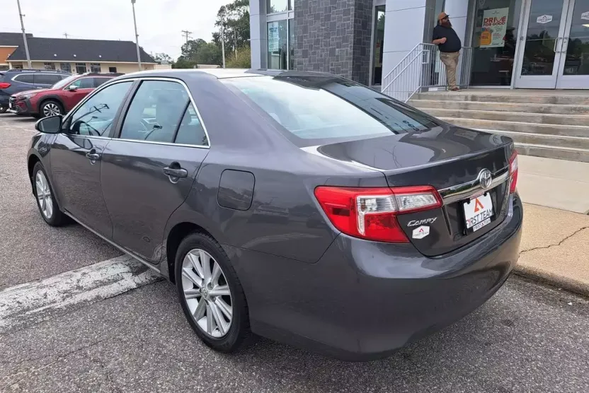 2012 Toyota Camry XLE photo 1