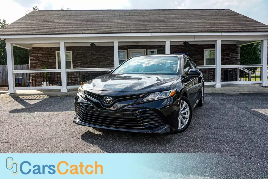 2019 Toyota Camry SE XLE photo 1