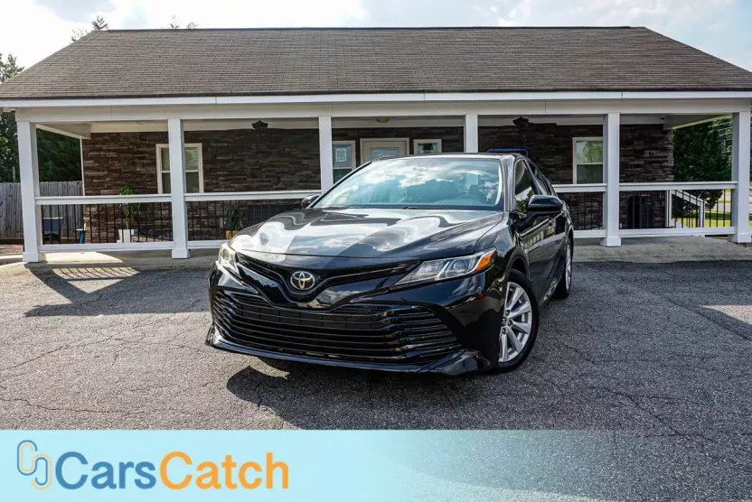 2019 Toyota Camry SE XLE photo 1