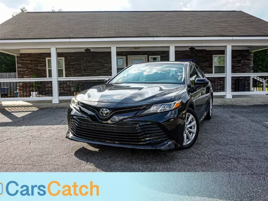 2019 Toyota Camry SE XLE photo 1