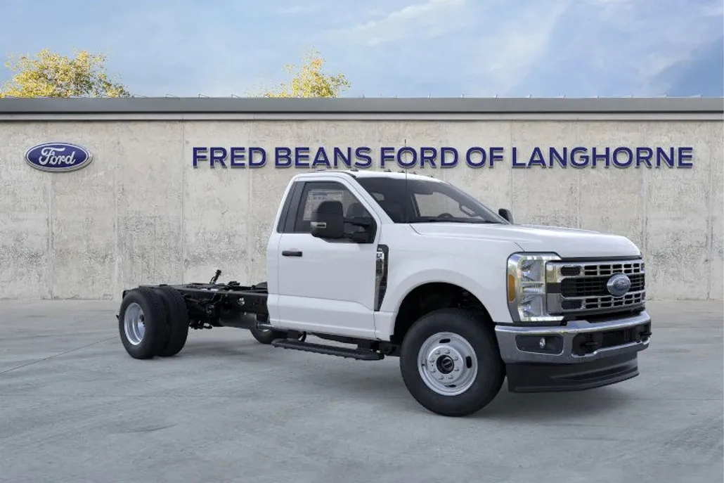 2025 Ford F-350 XL photo 1