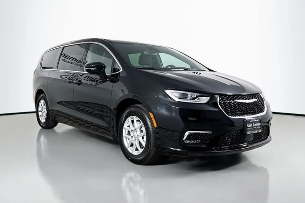 2026 Chrysler Pacifica photo 1