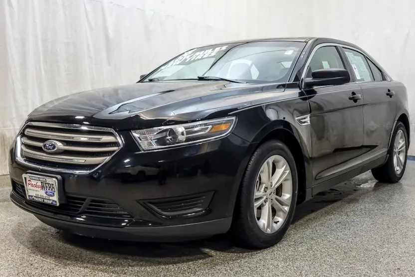 2018 Ford Taurus SE photo 1