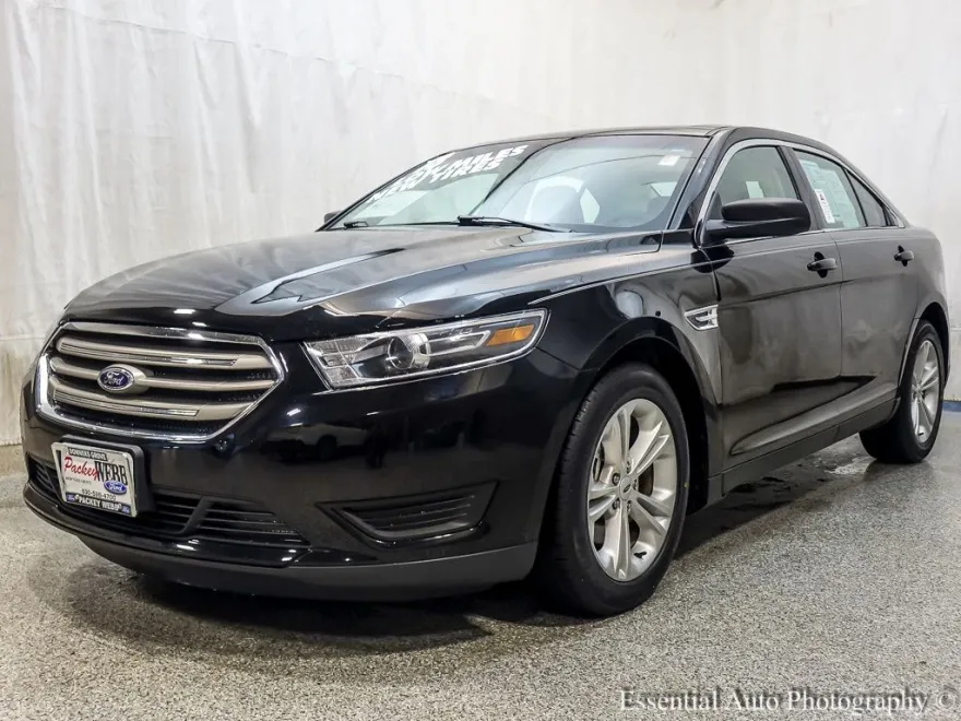 2018 Ford Taurus SE photo 1