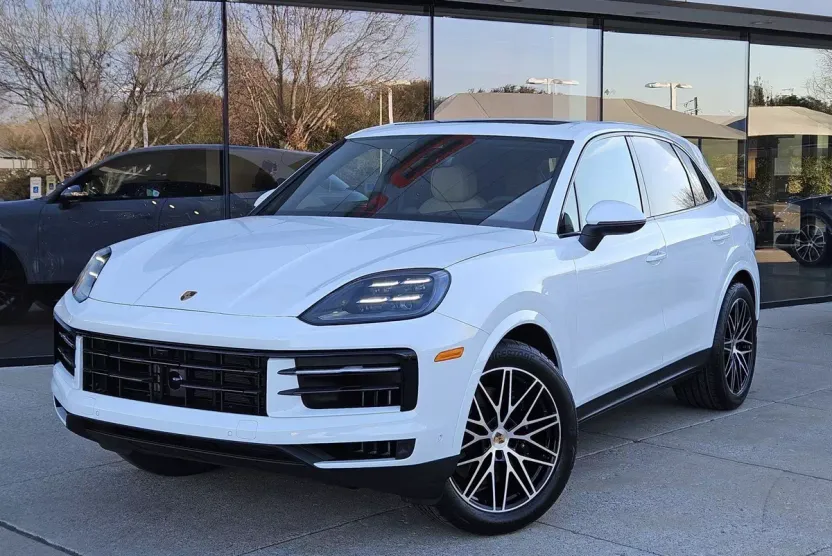 2025 Porsche Cayenne photo 1