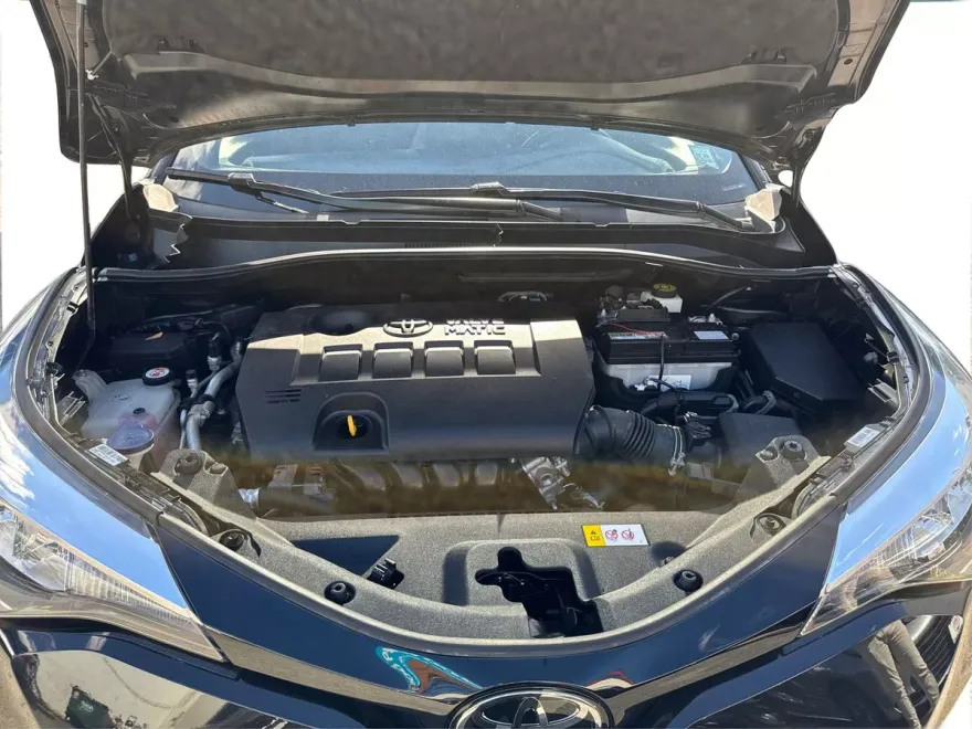 2022 Toyota C-HR XLE photo 10