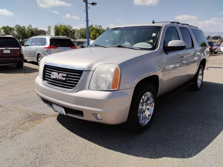 2009 Gmc Yukon XL SLT 1500 photo 1