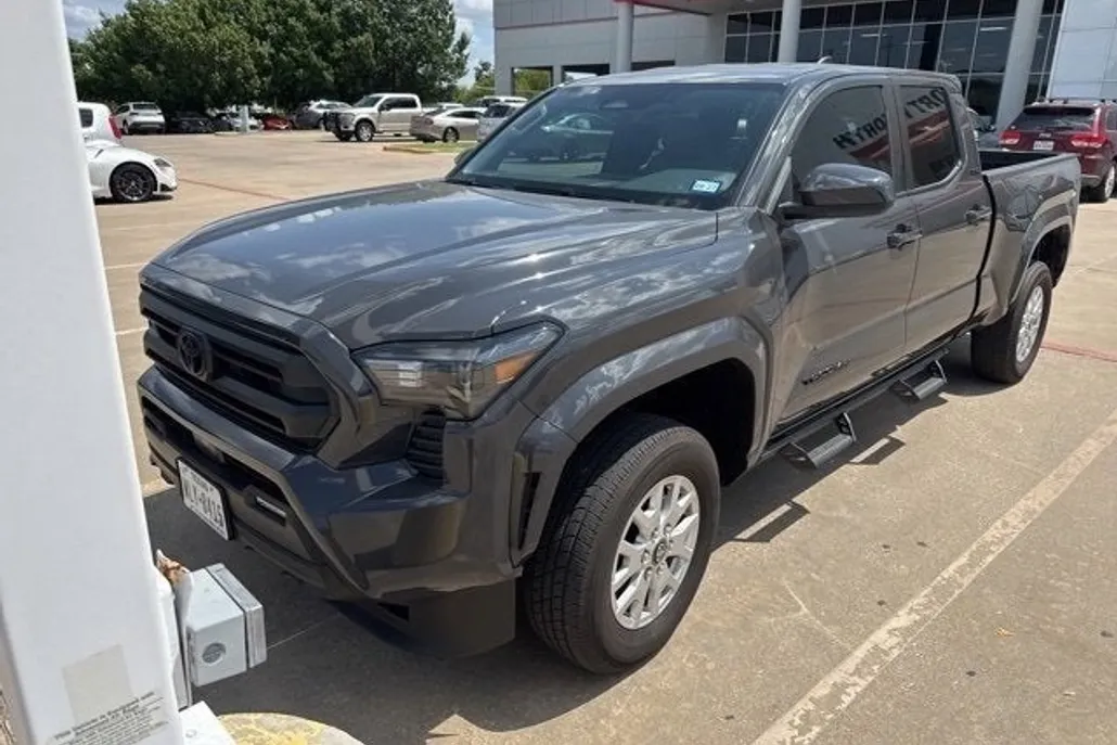 2025 Toyota Tacoma SR5 photo 1