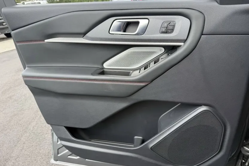 2025 Ford Explorer ST photo 1