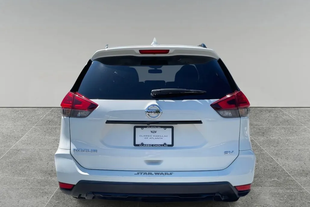 2017 Nissan Rogue SV photo 1