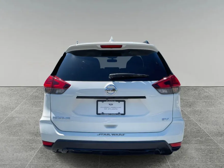 2017 Nissan Rogue SV photo 1