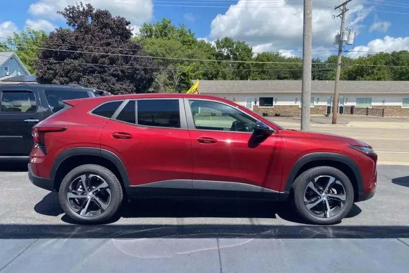 2024 Chevrolet Trax photo 1