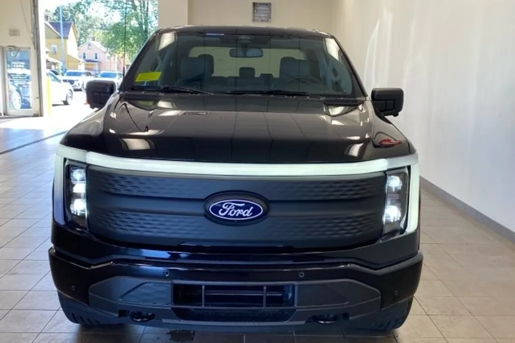 2025 Ford F-150 Lightning photo 1