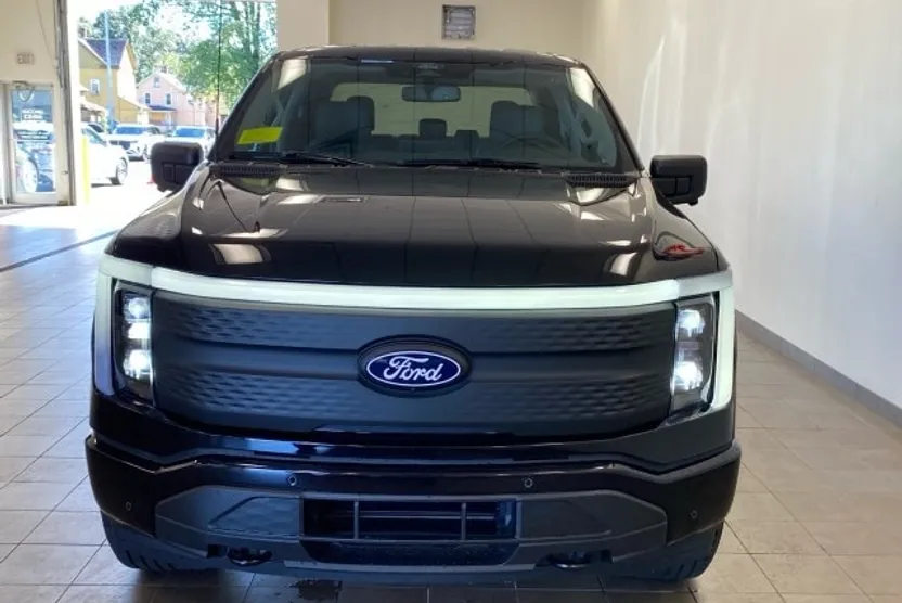 2025 Ford F-150 Lightning photo 1