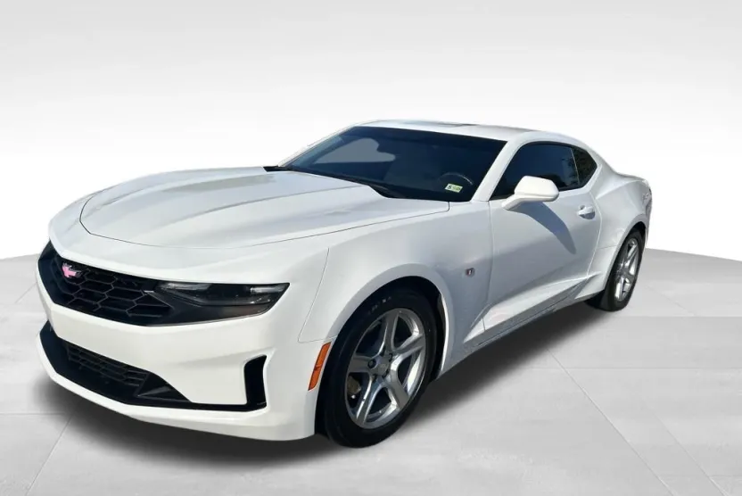 2023 Chevrolet Camaro 1LT photo 1