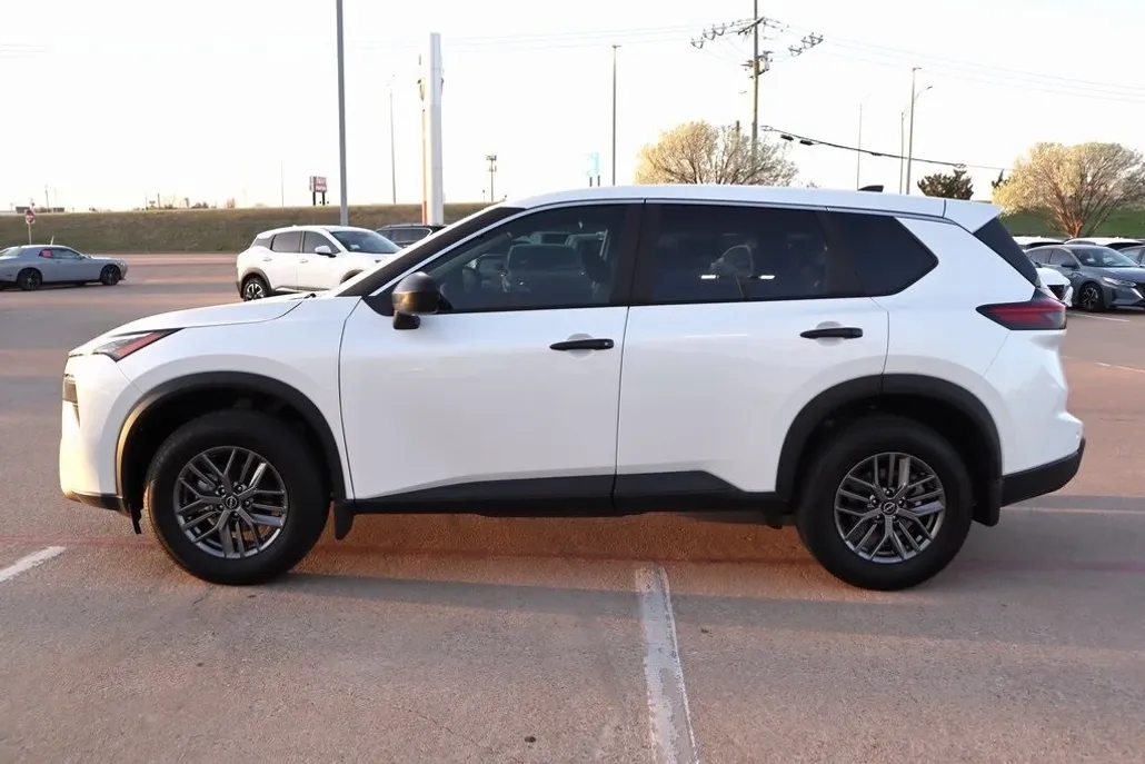 2026 Nissan Rogue S photo 1