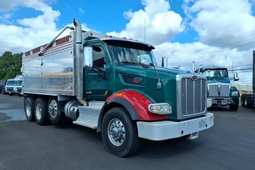 2016 Peterbilt 567 photo 1
