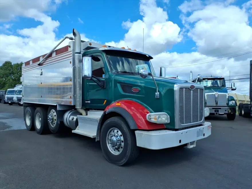 2016 Peterbilt 567 photo 1