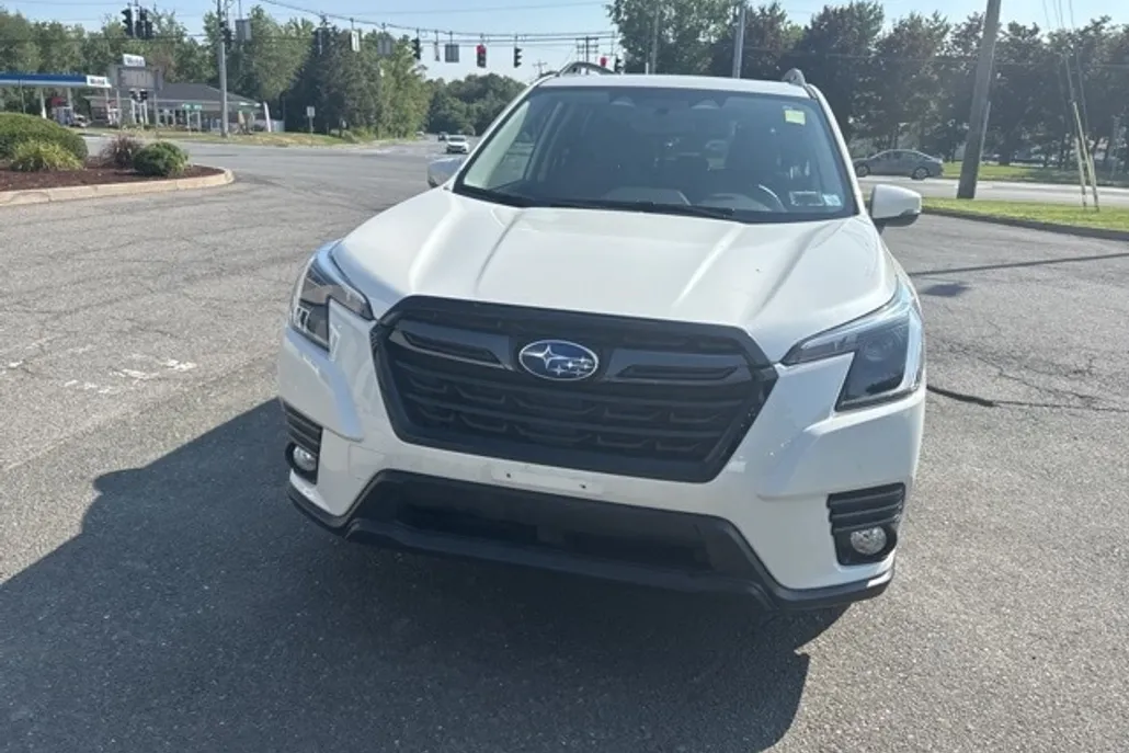 2023 Subaru Forester Limited photo 1
