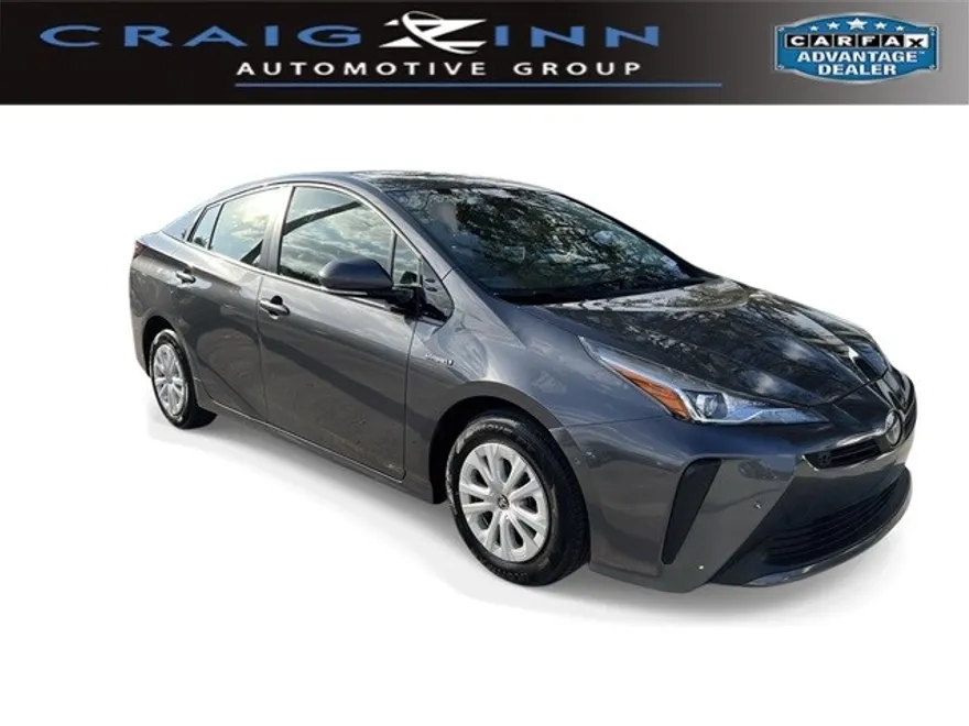 2019 Toyota Prius LE photo 1