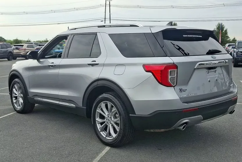 2024 Ford Explorer Limited photo 1